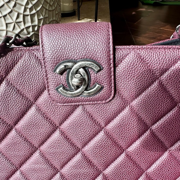 CHANEL TOTE - Picture 3 of 13